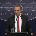 manuel-adorni-contrato-a-un-estudio-de-abogados-para-defenderse-en-comodoro-py:-lo-investigan-por-enriquecimiento-ilicito-y-un-viaje-en-vuelo-privado