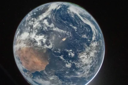 mision-artemis-ii-|-la-nasa-compartio-las-primeras-fotos-de-la-tierra-desde-el-espacio:-“nos-dejo-a-los-cuatro-paralizados”,-confeso-un-astronauta