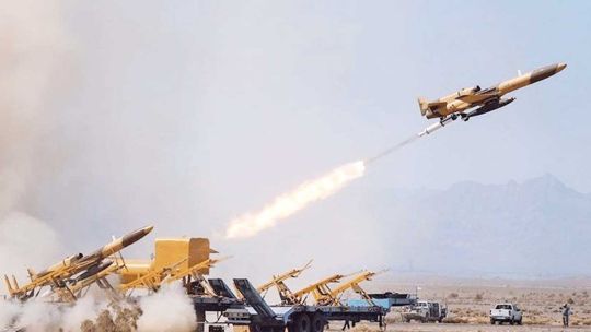 iran-golpea-la-infraestructura-industrial-de-los-paises-del-golfo-y-recibe-una-dura-replica-israeli