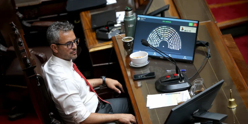 tension-en-diputados-|-el-oficialismo-prioriza-la-reforma-de-la-ley-de-glaciares-y-posterga-el-proyecto-de-sturzenegger-que-quita-fondos-a-municipios