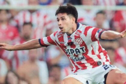 union-gano,-se-acomodo-y-le-dio-otro-golpe-a-riestra