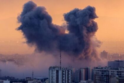 fuertes-explosiones-en-teheran-por-mas-ataques-de-israel-y-todos-buscan-a-un-piloto-americano-caido