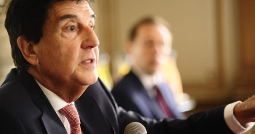 melconian-cruzo-a-caputo-por-sus-criticas-a-los-que-piden-devaluar:-“que-miren-un-poco-alrededor-que-tienen-un-monton-para-cagar-a-patadas-en-el-culo”