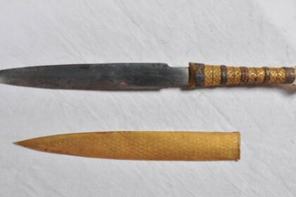 “el-arma-que-cayo-del-cielo”:-hallan-en-china-una-pieza-ritual-forjada-con-hierro-de-meteorito