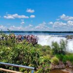 fuerte-movimiento-turistico-en-iguazu:-mas-de-15-mil-turistas-visitaron-las-cataratas-en-el-inicio-del-finde-largo