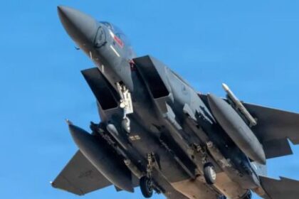 lejos-de-top-gun-y-las-peliculas,-eeuu.-no-consigue-todavia-rescatar-a-su-piloto-de-f-15-derribado-en-iran