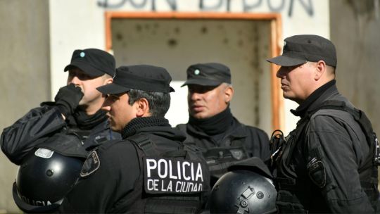 brusco-descenso-para-la-banda-de-“los-escaladores”-en-villa-crespo:-fueron-del-balcon-al-patrullero