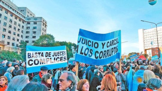 corrupcion-estructural-y-democracias-fragiles:-el-circulo-vicioso-latinoamericano