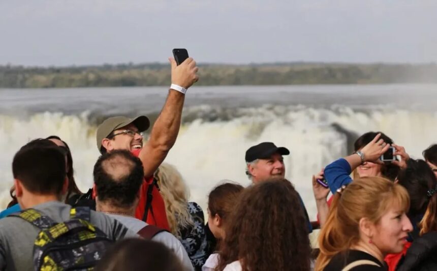 fuerte-movimiento-turistico-en-semana-santa:-2,8-millones-de-viajeros-y-mas-de-$808-mil-millones-generados-a-nivel-nacional,-con-misiones-como-uno-de-los-destinos-mas-elegidos