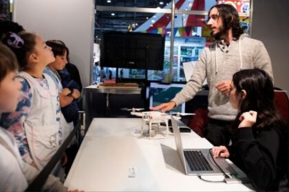 la-tecnologia-y-el-pensamiento-cientifico-dominaron-la-agenda-en-la-50°-feria-del-libro-de-buenos-aires