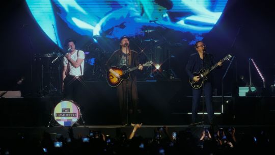 the-lumineers-encendio-buenos-aires:-comunion-total,-clasicos-coreados-y-un-malvinas-que-latio-al-ritmo-del-folk