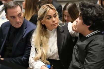 veronica-ojeda-lloro-en-el-juicio-del-caso-maradona-y-apunto-contra-los-medicos:-“mataron-al-papa-de-mi-hijo”