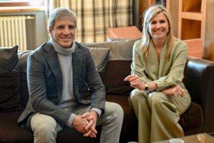 en-el-foro-llao-llao,-luis-caputo-se-reunio-con-la-reina-maxima:-“un-placer-charlar-sobre-economia-e-inclusion-financiera”