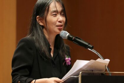 han-kang:-“la-ciencia-y-el-arte-se-formulan-la-misma-pregunta,-¿que-hacemos-aqui?”