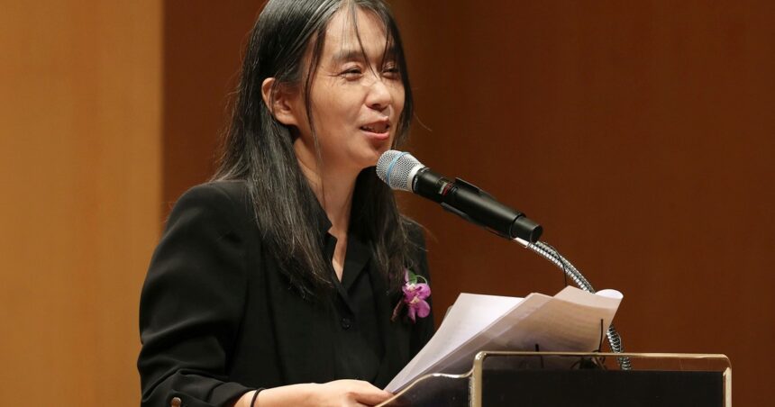 han-kang:-“la-ciencia-y-el-arte-se-formulan-la-misma-pregunta,-¿que-hacemos-aqui?”