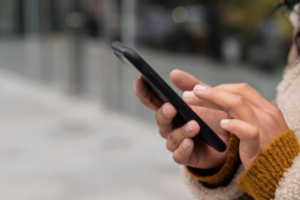 como-saber-si-hackearon-tu-celular:-3-senales-clave-para-detectarlo-a-tiempo
