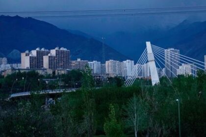 en-directo,-guerra-en-medio-oriente:-la-situacion-es-de-nueva-normalidad-en-teheran-despues-de-la-activacion-de-los-sistemas-de-defensa-aerea,-segun-las-agencias-iranies