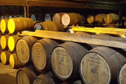 donald-trump-anuncia-la-supresion-de-los-derechos-de-pareja-sobre-el-whisky-ecologico-despues-de-la-visita-del-rey-carlos-iii