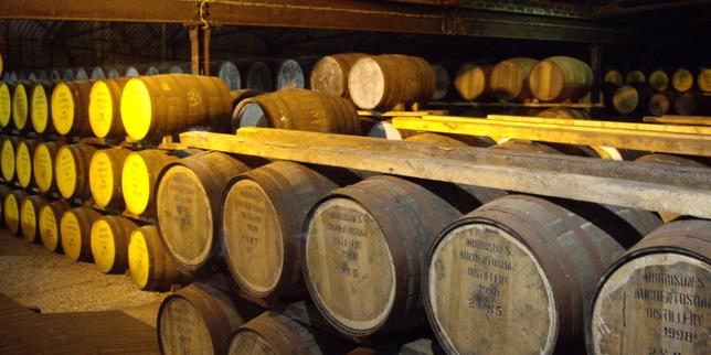 donald-trump-anuncia-la-supresion-de-los-derechos-de-pareja-sobre-el-whisky-ecologico-despues-de-la-visita-del-rey-carlos-iii