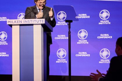 javier-milei-vuelve-a-estados-unidos:-sera-la-cuarta-vez-en-el-ano-y-participara-de-un-foro-economico