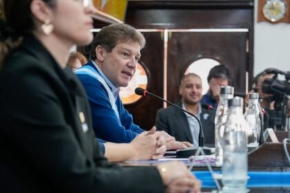 escandalo-en-tierra-del-fuego:-el-gobernador-llamo-a-una-eleccion-constituyente,-la-legislatura-que-se-la-habia-aprobado-la-volteo-en-una-sesion-a-las-4-de-la-madrugada-y-habra-veto