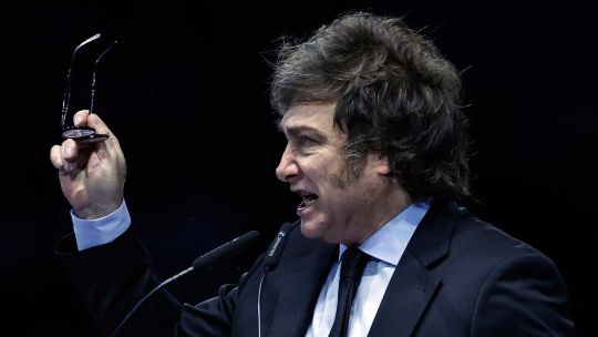 mientras-prepara-nuevo-viaje-a-eeuu.,-no-hay-feriados-para-milei-en-su-ataques-en-redes-sociales