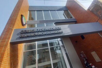 la-crisis-de-las-obras-sociales-grandes-como-pami-y-la-ex-iosfa-impacta-en-la-atencion-medica-y-sobrecarga-la-salud-publica,-medicos-reciben-pagos-irrisorios