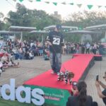 mas-de-30-mascotas-desfilaron-en-la-costanera-de-posadas-en-una-jornada-que-reunio-emprendedores-y-familias