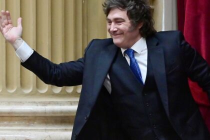 nuevo-escenario:-javier-milei-toca-un-piso-en-las-encuestas,-pero-la-oposicion-aun-no-lo-capitaliza