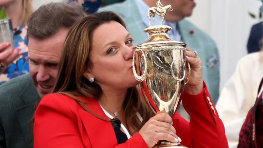 cherie-devaux-lo-hizo:-con-golden-tempo-es-la-primera-mujer-entrenadora-que-gana-un-kentucky-derby-en-152-anos