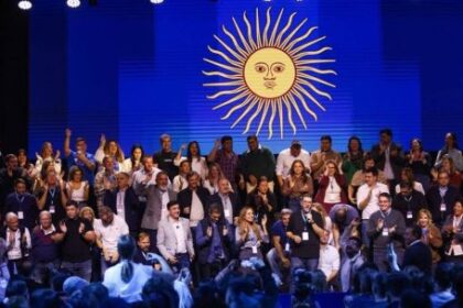 llaryora-toma-nota-del-peronismo-federal-y-mide-como-jugara-cordoba-en-el-escenario-nacional