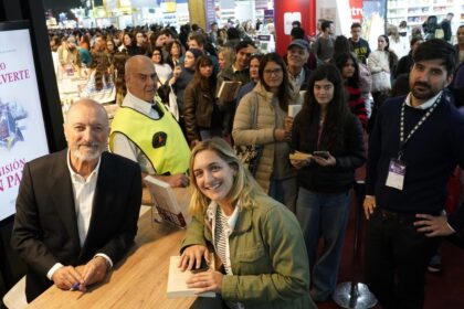 a-sala-llena,-perez-reverte-hablo-de-alatriste,-la-guerra-y-su-nueva-novela-“mision-en-paris”
