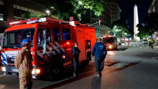 incendio-en-un-hotel-en-pleno-centro-porteno:-hubo-un-centenar-de-evacuados