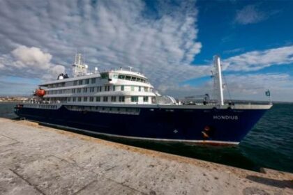 brote-infeccioso-letal-en-un-crucero-de-lujo-que-salio-de-usuhaia:-ya-hubo-dos-viajeros-muertos-y-uno-esta-muy-grave