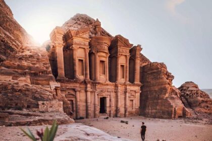 visit7wonders:-se-estiman-perdidas-de-hasta-600-millones-de-dolares-diarios-en-el-sector-turistico-por-el-conflicto-en-iran