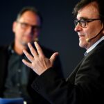 javier-cercas-y-su-vinculo-personal-con-el-pais,-el-periodico-de-su-vida-que-cumple-50-anos-como-referente-de-la-democracia-en-espana