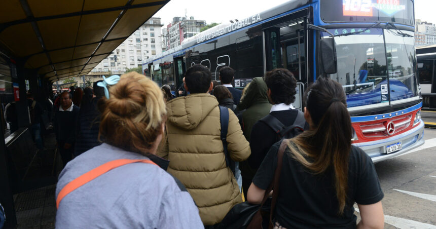 mas-ajustes-en-provincia:-desde-este-lunes-se-aplica-una-suba-extraordinaria-del-boleto-de-colectivos-en-todo-el-gba