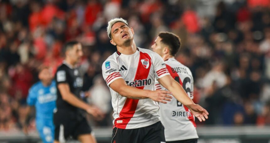 river-cayo-ante-atletico-tucuman-por-1-0-en-el-monumental-y-clasifico-segundo-a-octavos-de-final-del-torneo-apertura