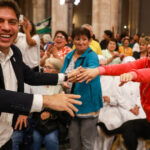 kicillof-busca-hacer-pie-en-cordoba,-un-territorio-hostil:-el-plan-con-las-nuevas-canciones-y-la-tension-con-llaryora