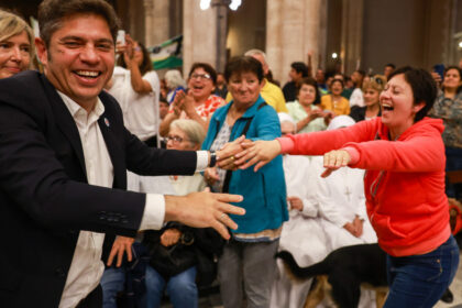 kicillof-busca-hacer-pie-en-cordoba,-un-territorio-hostil:-el-plan-con-las-nuevas-canciones-y-la-tension-con-llaryora