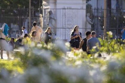 clima-en-ciudad-de-buenos-aires:-lunes-templado-y-estable-con-cielo-despejado-antes-del-cambio-de-tiempo