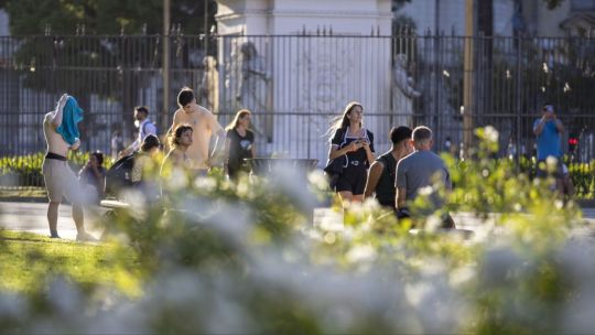 clima-en-ciudad-de-buenos-aires:-lunes-templado-y-estable-con-cielo-despejado-antes-del-cambio-de-tiempo