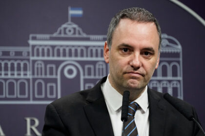 javier-milei-y-sus-medidas,-en-vivo:-el-gobierno-reabre-la-sala-de-periodistas-y-se-espera-que-manuel-adorni-hable-en-conferencia-de-prensa