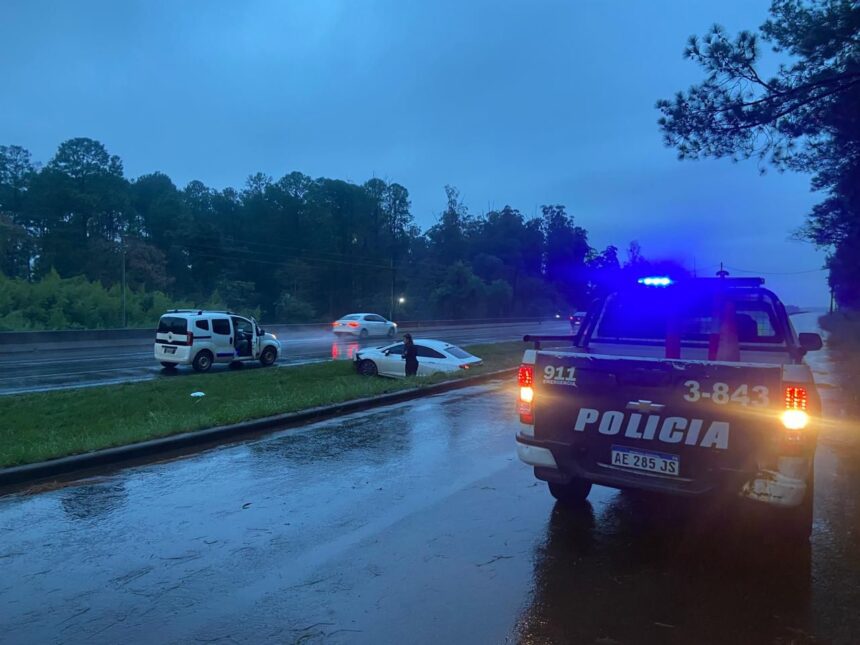 perdio-el-control-y-despisto-sobre-la-ruta-nacional-12:-el-conductor-resulto-ileso