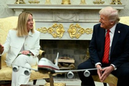 diplomacia-de-chequera:-trump-privatiza-la-politica-exterior-de-estados-unidos