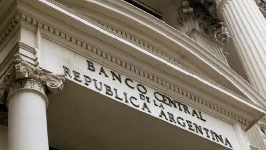 “si-el-banco-central-no-hubiese-comprado-mas-de-usd-7000-millones,-el-dolar-estaria-mas-cerca-de-$1.300”