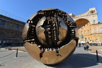 borges-y-la-metafora-geometrica-de-la-esfera