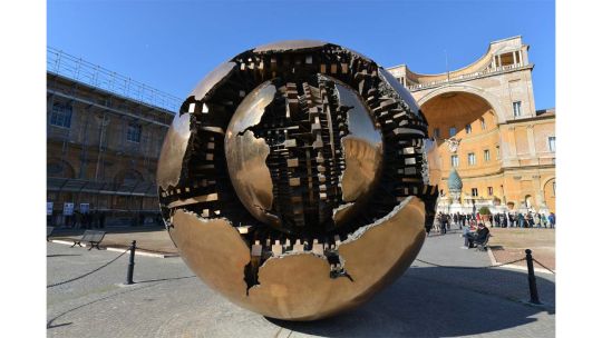 borges-y-la-metafora-geometrica-de-la-esfera
