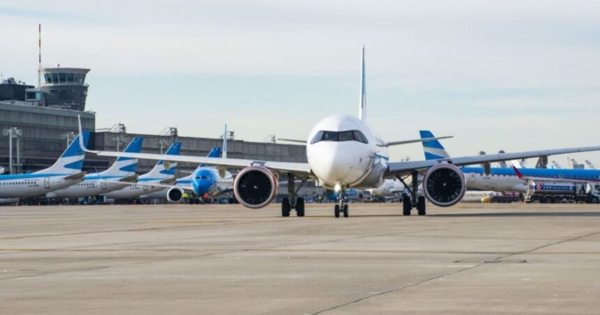 malestar-en-las-aerolineas-por-la-suba-de-los-pasajes-a-fin-de-mes:-cuanto-aumentaran-los-vuelos-de-cabotaje-y-los-internacionales