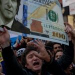 los-argentinos-guardan-dinero-en-efectivo-debajo-de-los-colchones-incluso-cuando-milei-empuja-sus-cuentas-bancarias